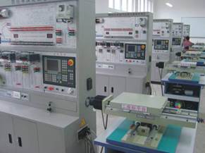 數(shù)控車床電氣控制與維修實(shí)訓(xùn)臺(tái)